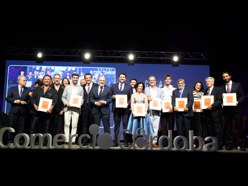 Persianas Lavirgen recibe el reconocimiento a la Mujer Empresaria en la I Gala de Comercio de Córdoba diseno-sin-titulo-2